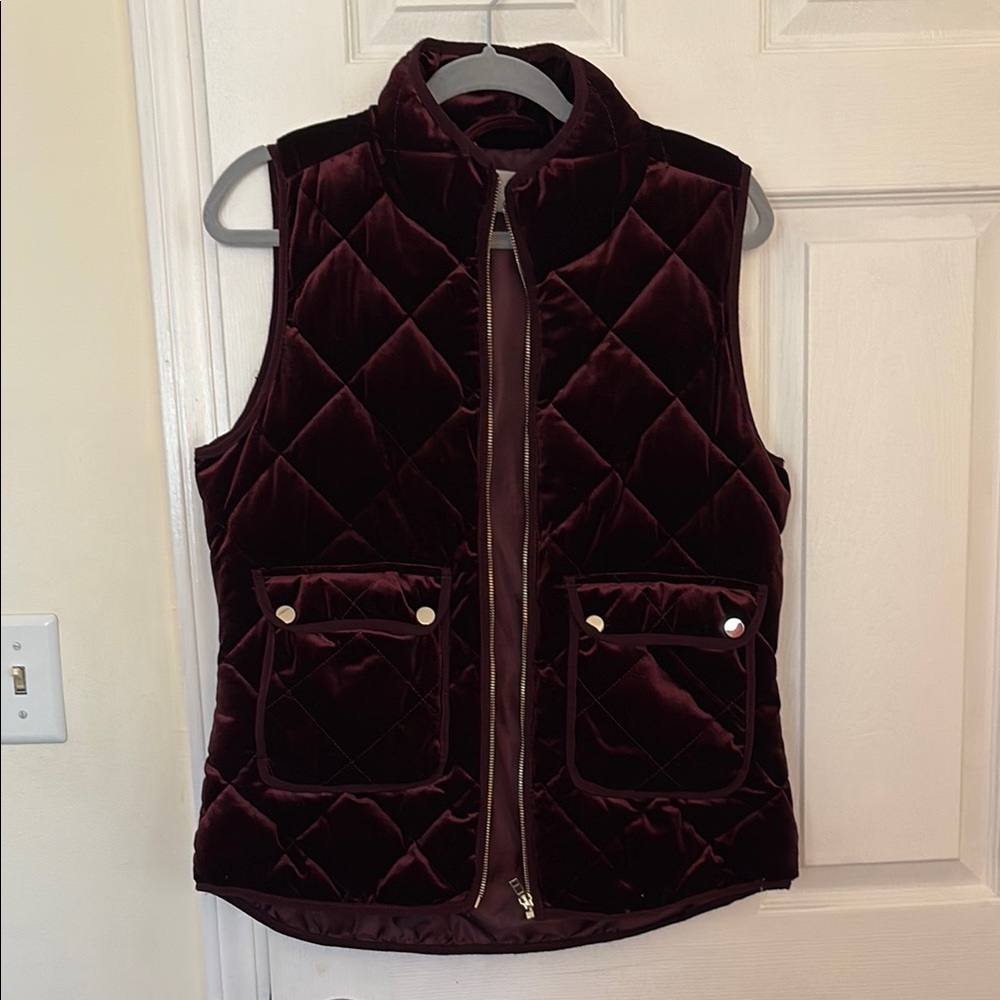 3/$15 🦞New York & Company Burgundy Quilted Vest Size Med